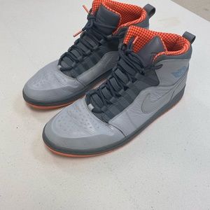 Jordan 1  mid size 12